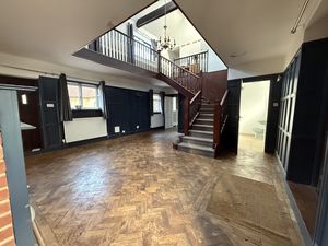 Entrance Hallway- click for photo gallery